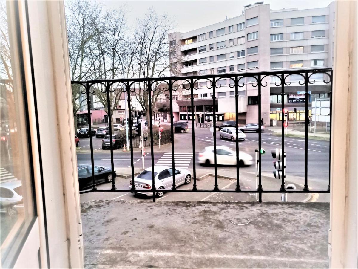 Appartement Proche Centre Ville, Gare Et Autoroute Melun Exterior photo